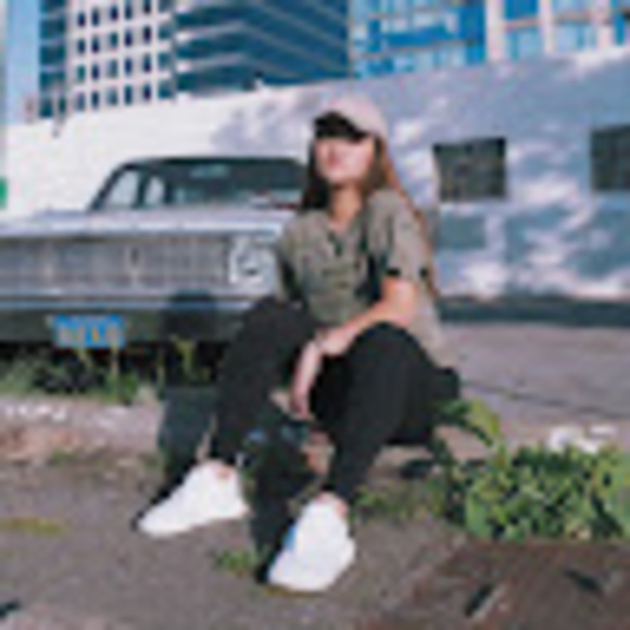 Meet your Posher, Kela - Picture 1 of 1